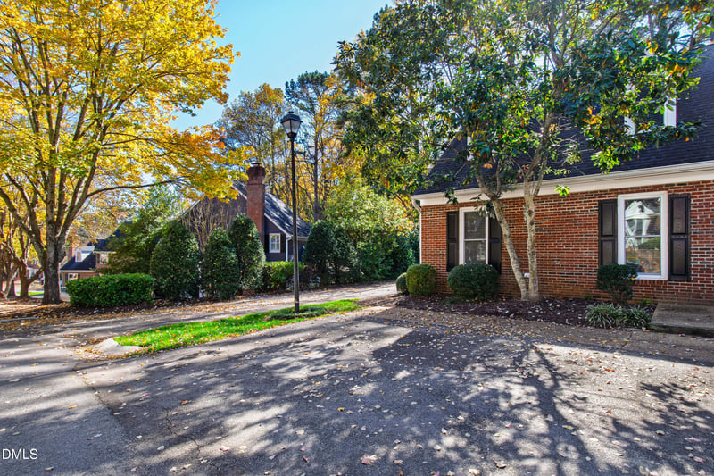 1621 Village Glenn Dr, Raleigh, NC 27612