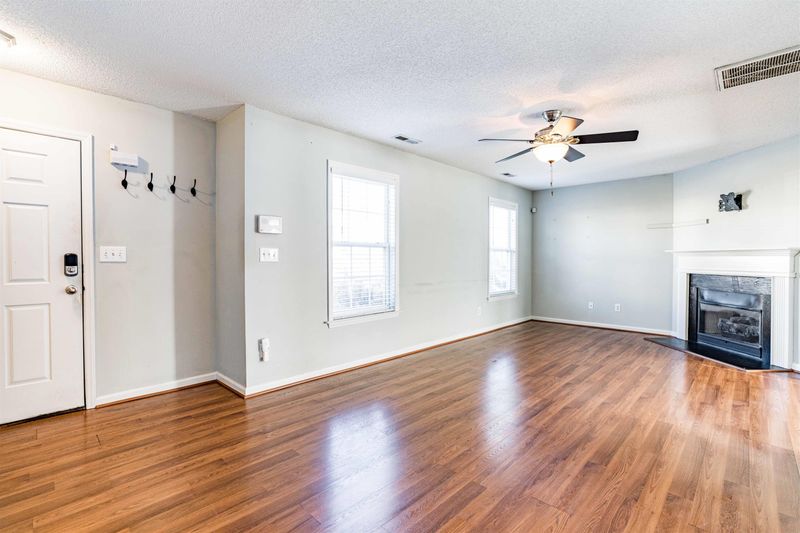 1623 Crag Burn Ln, Raleigh, NC 27604