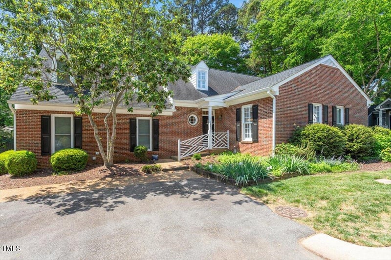 1623 Village Glenn Dr, Raleigh, NC 27612