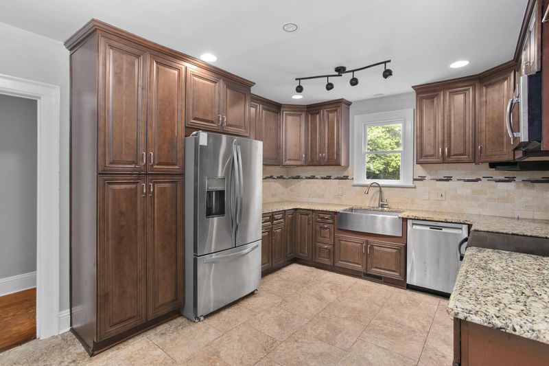 1624 Bennett St, Raleigh, NC 27604