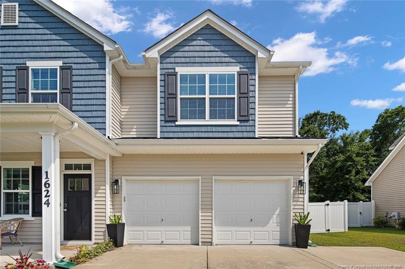 1624 Laguardia Dr, Hope Mills, NC 28348