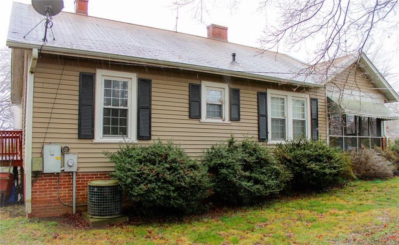 1625 W Davis St, Burlington, NC 27215