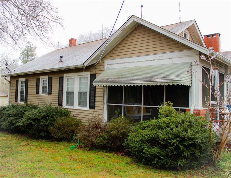 1625 W Davis St, Burlington, NC 27215