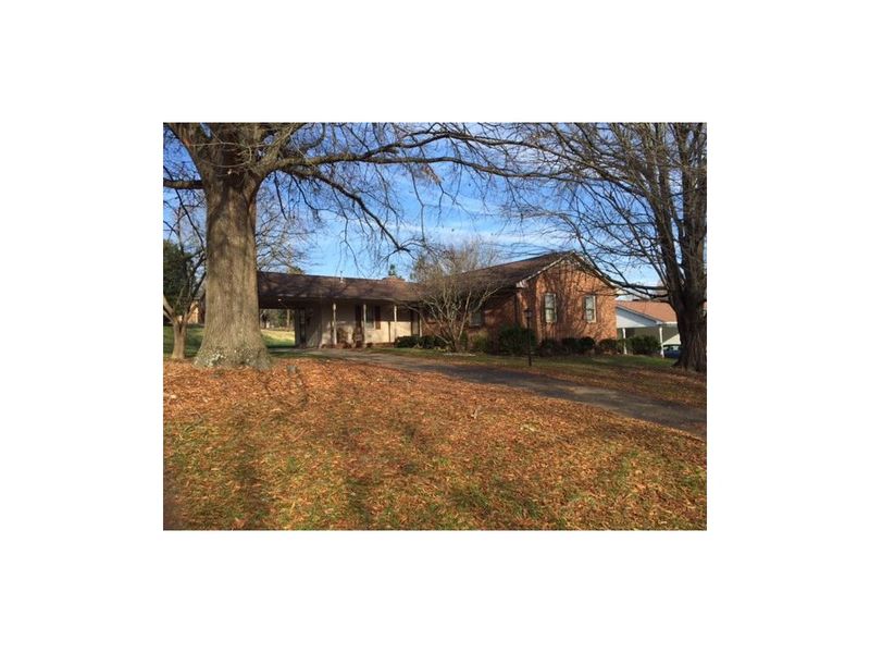 1626 Regency Dr, Burlington, NC 27215