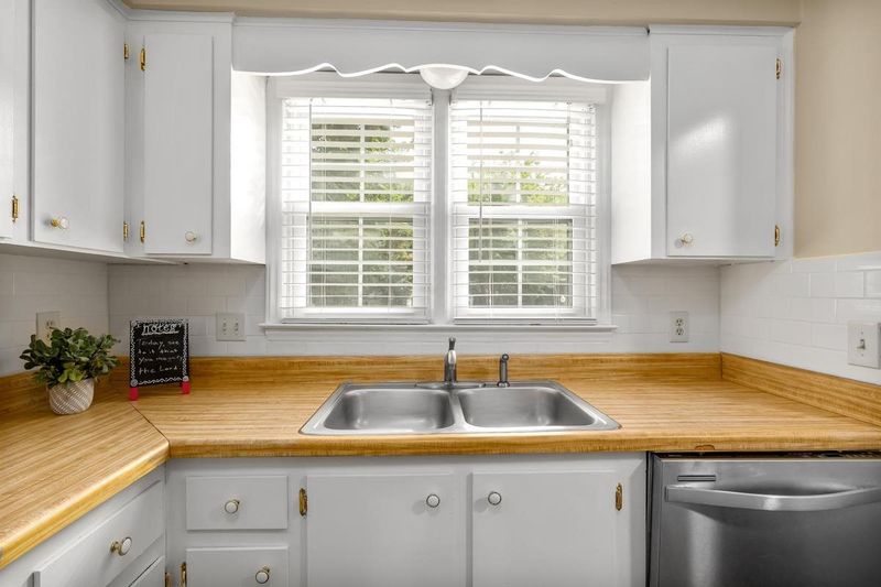 1626 Roanoke St, Raleigh, NC 27606