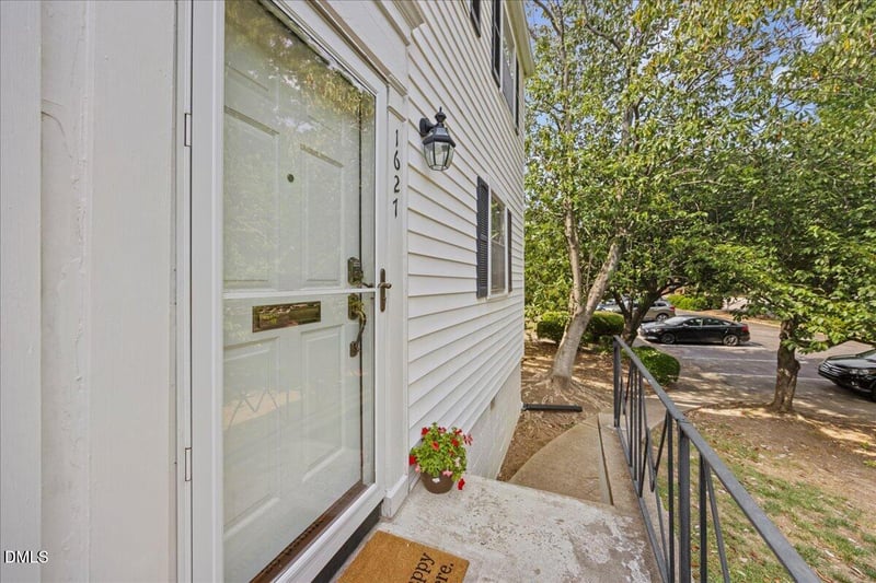1627 Sutton Dr, Raleigh, NC 27605