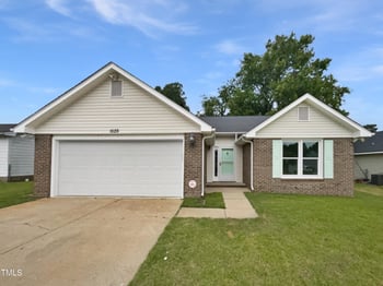 1628 Winnabow Dr, Fayetteville, NC 28304