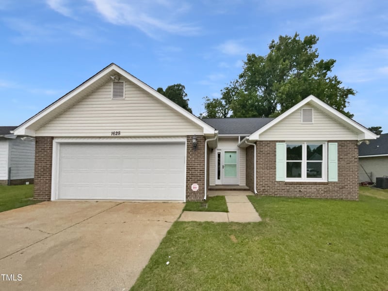 1628 Winnabow Dr, Fayetteville, NC 28304