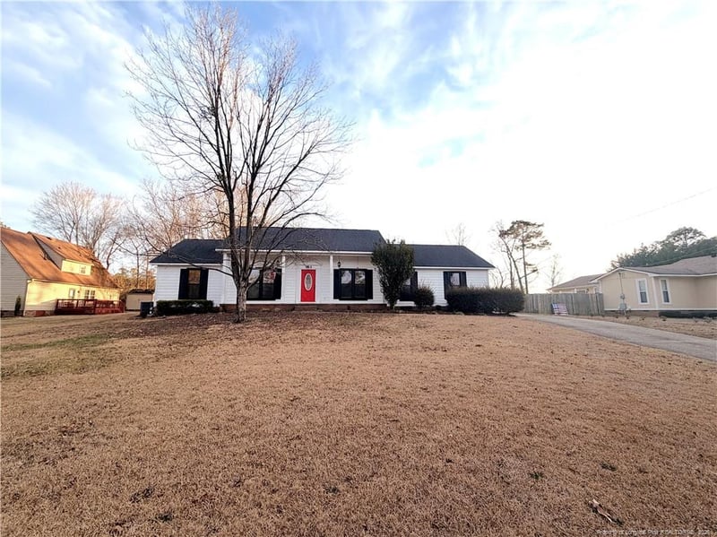 163 Bienville Dr, Fayetteville, NC 28311