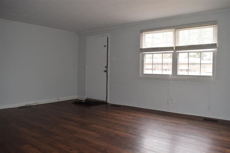 1630 Crest Rd, Raleigh, NC 27606