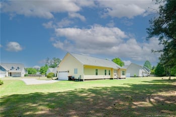1630 Pristine Ln, Hope Mills, NC 28348