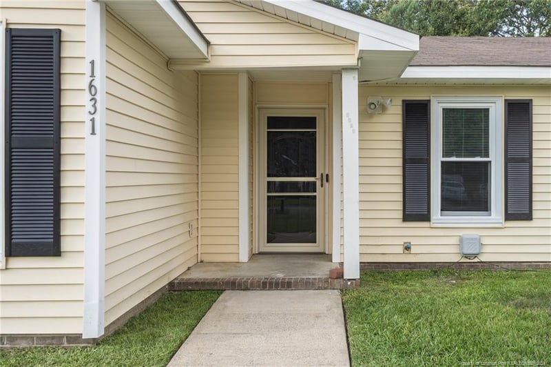 1631 Kara Ct, Fayetteville, NC 28304