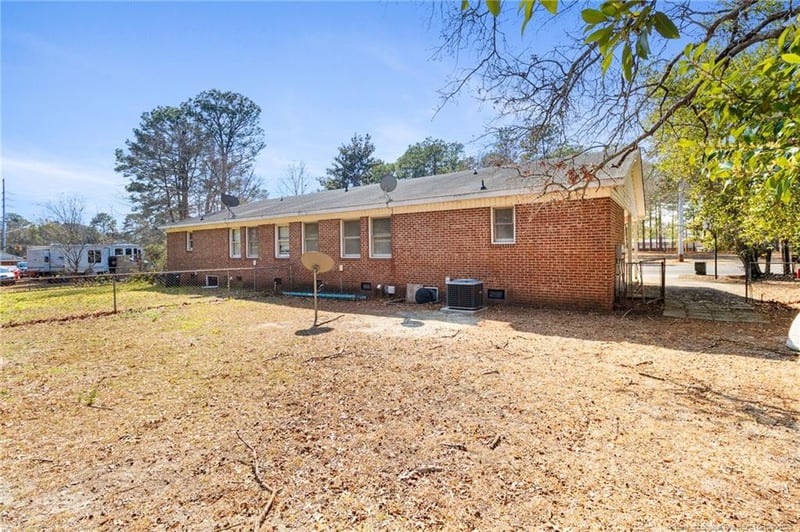 1633 - 1635 Ireland Dr, Fayetteville, NC 28304