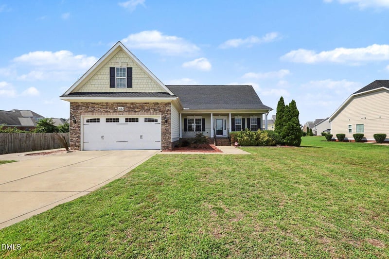1633 Holloman Dr, Fayetteville, NC 28312