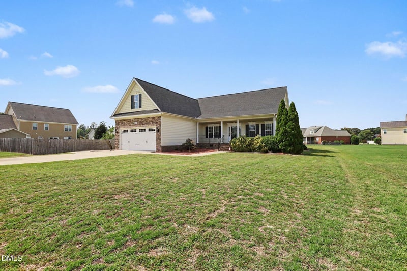 1633 Holloman Dr, Fayetteville, NC 28312