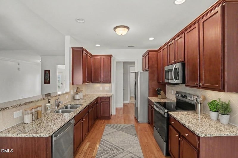 1633 Holloman Dr, Fayetteville, NC 28312