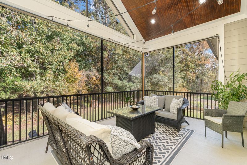 1633 Sweetwater Ln, Raleigh, NC 27610