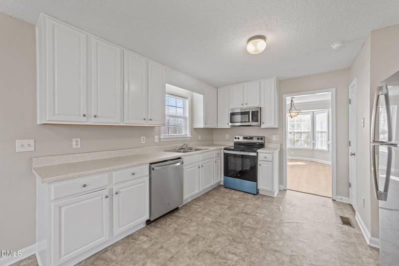 1636 Middle Ridge Dr, Willow Springs, NC 27592