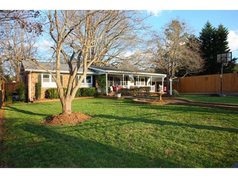1636 Riverside Dr, Hillsborough, NC 27278
