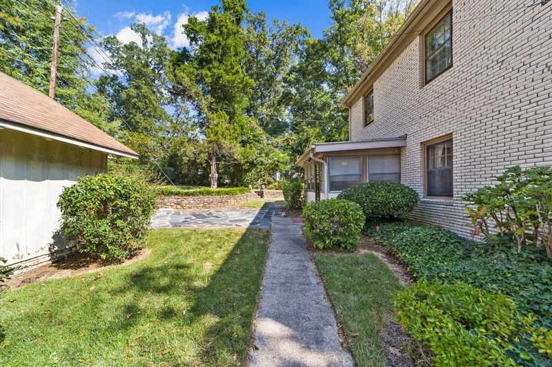 1636 University Dr, Durham, NC 27707