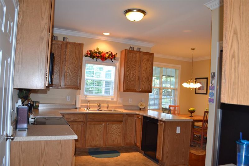 1637 Maizefield Dr, Fuquay Varina, NC 27526