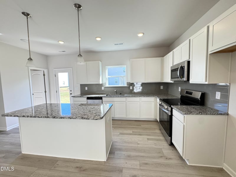 164 Courtside Dr, Dunn, NC 28334