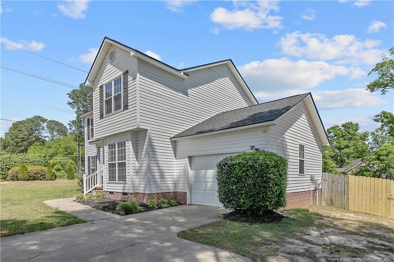 1640 Woodfield Rd, Fayetteville, NC 28303