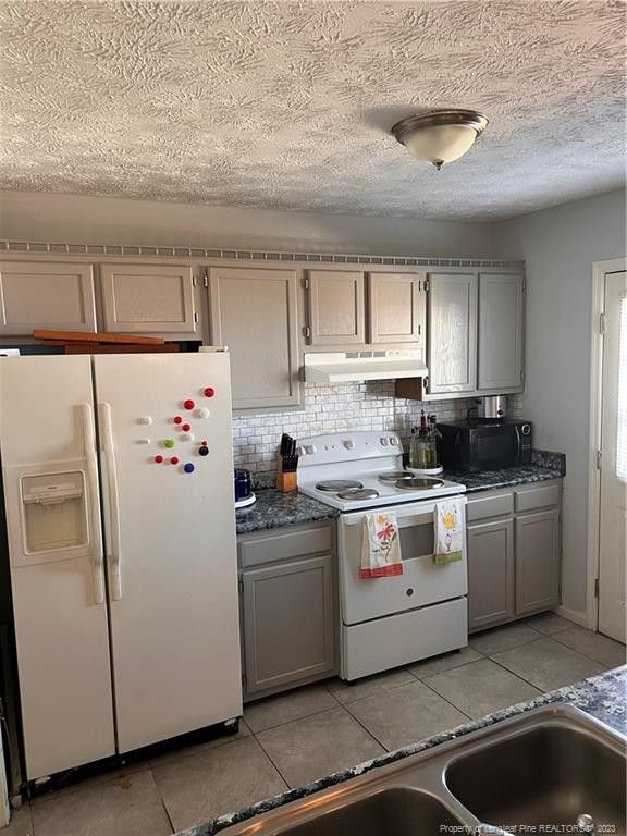 1642 Derrydowne Ct, Fayetteville, NC 28304