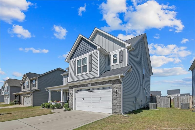 1645 Seattle Slew Ln, Hope Mills, NC 28348
