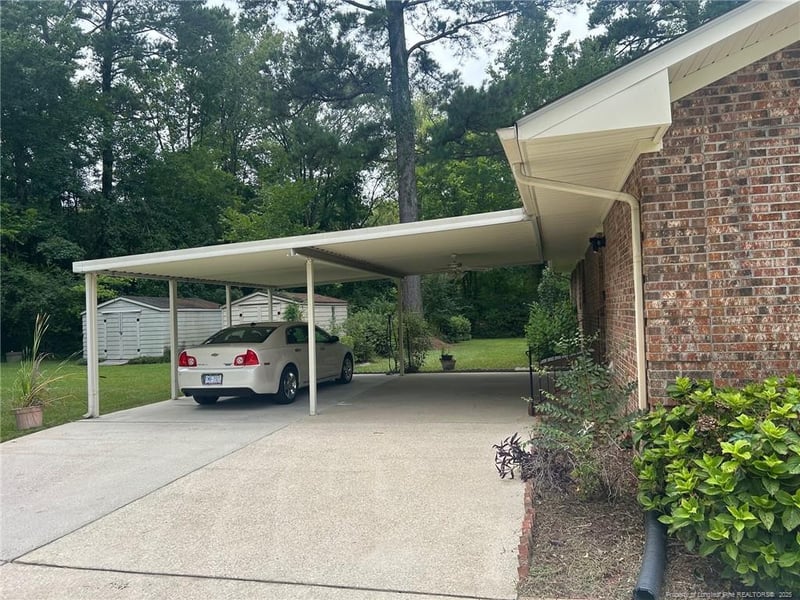 1646 Troy Dr, Fayetteville, NC 28312