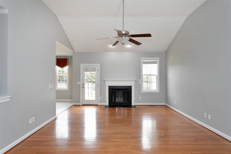 1649 Maizefield Dr, Fuquay Varina, NC 27526