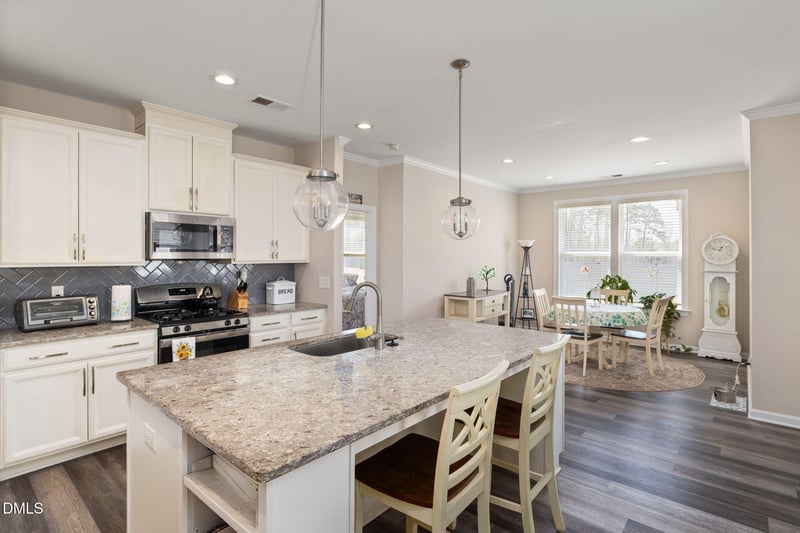 165 Carbone Ln, Clayton, NC 27527