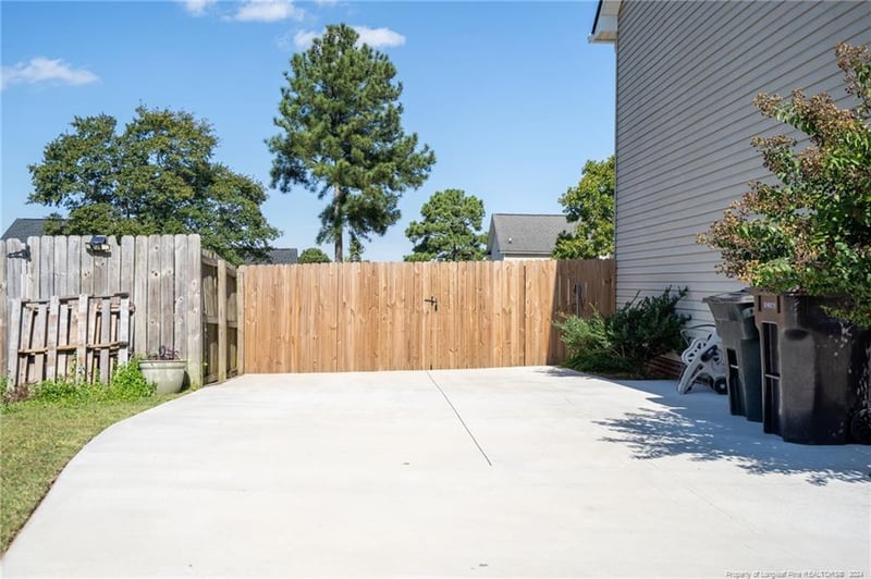 165 Cresthaven Dr, Sanford, NC 27332