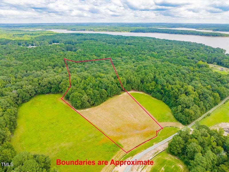 165 Lakeside Dr, Chapel Hill, NC 27514