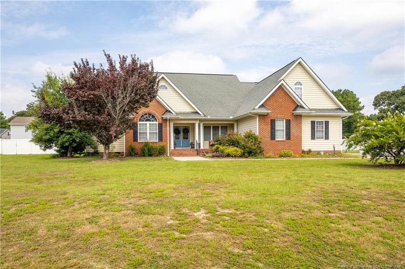 165 Pinecroft Dr, Dunn, NC 28334