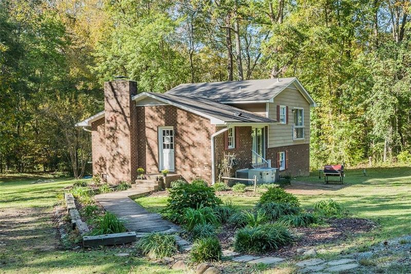1653 Dandora Rd, Burlington, NC 27217