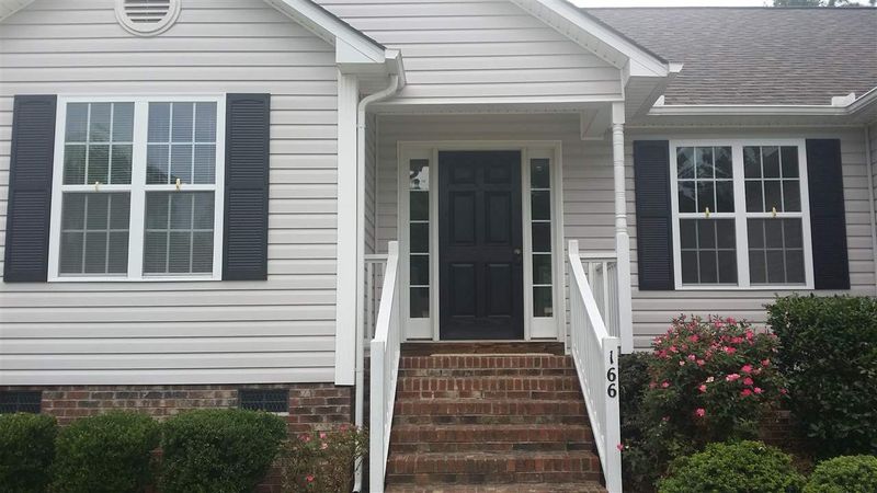 166 Fox Chase Ln, Smithfield, NC 27577