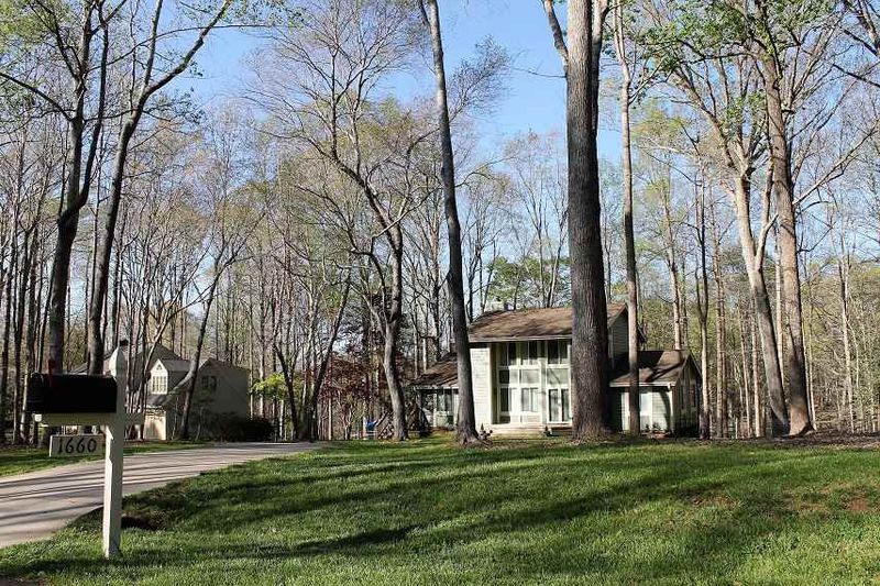 1660 Brook Run Dr, Raleigh, NC 27614