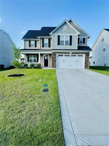 1661 Seattle Slew Ln, Hope Mills, NC 28348