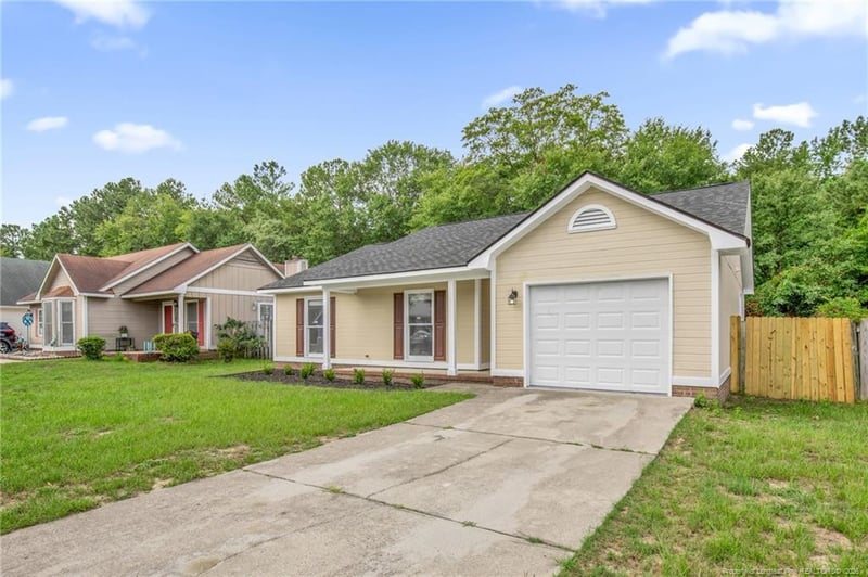 1661 Veanna Dr, Fayetteville, NC 28301