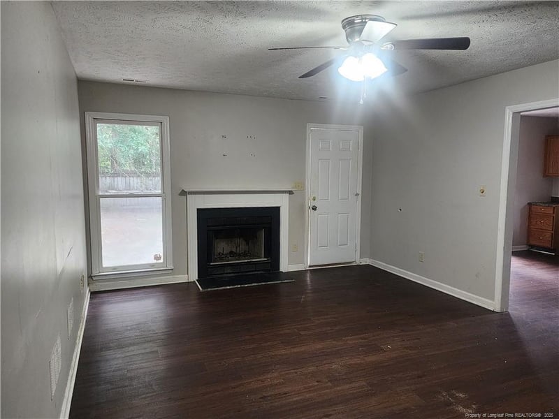 1661 Veanna Dr, Fayetteville, NC 28301