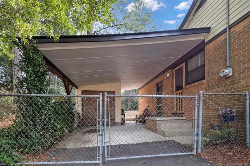 1663 Tryon Dr, Fayetteville, NC 28303