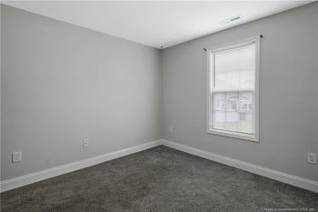 1664 Seattle Slew Ln, Hope Mills, NC 28348