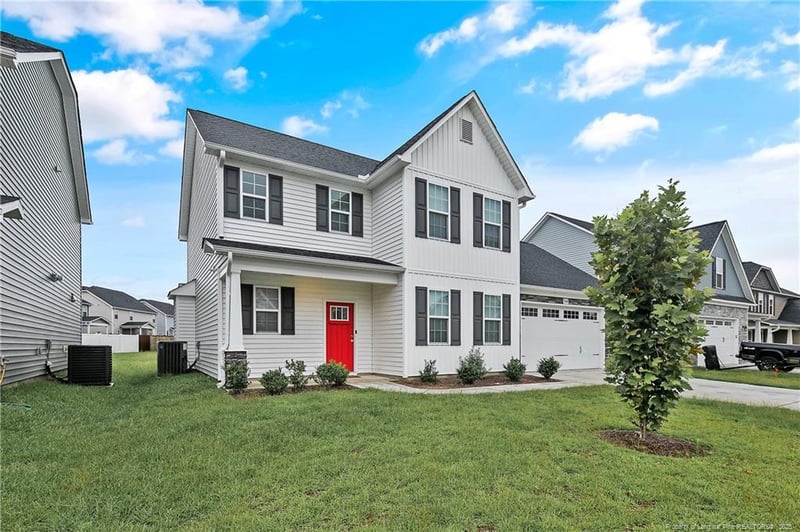 1664 Seattle Slew Ln, Hope Mills, NC 28348