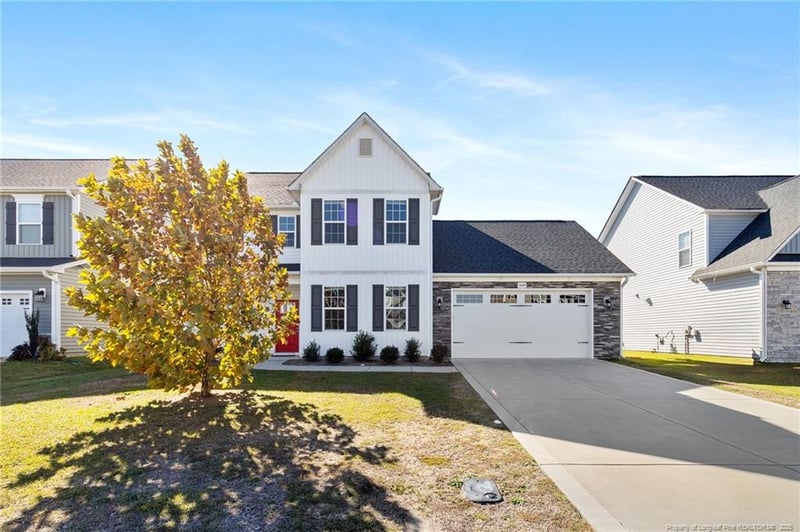 1664 Seattle Slew Ln, Hope Mills, NC 28348