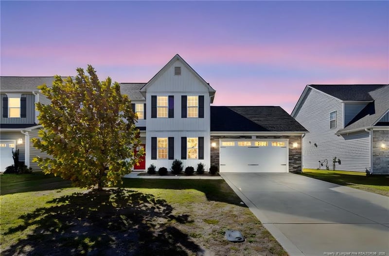 1664 Seattle Slew Ln, Hope Mills, NC 28348