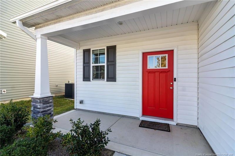 1664 Seattle Slew Ln, Hope Mills, NC 28348