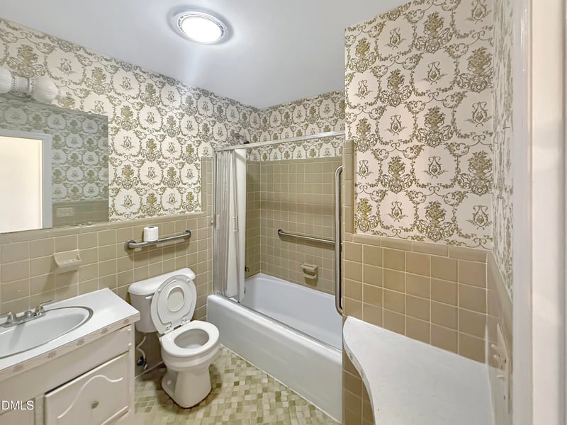 1668 Banbury Dr, Fayetteville, NC 28304