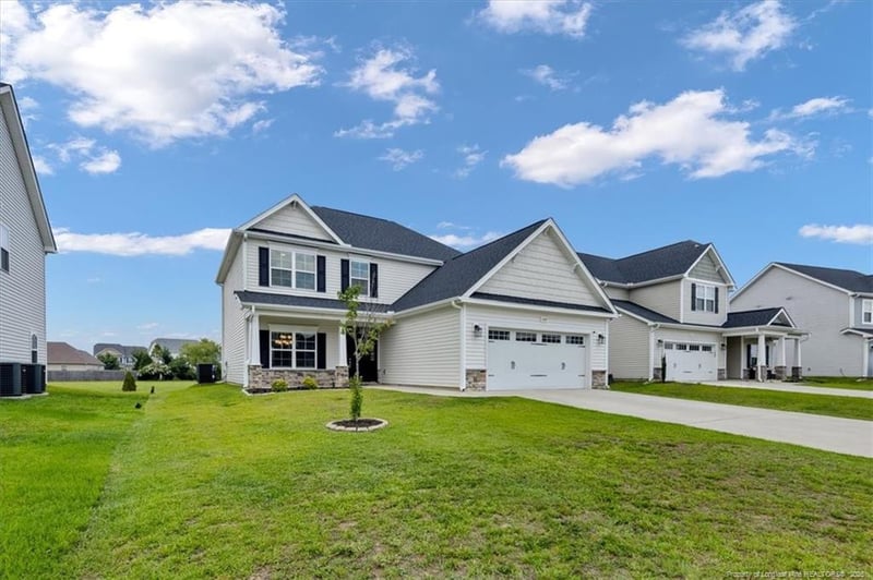1669 Seattle Slew Ln, Hope Mills, NC 28348