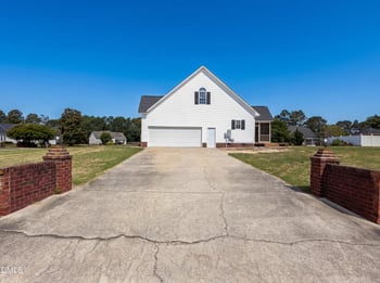 167 Stonehenge Dr, Dunn, NC 28334